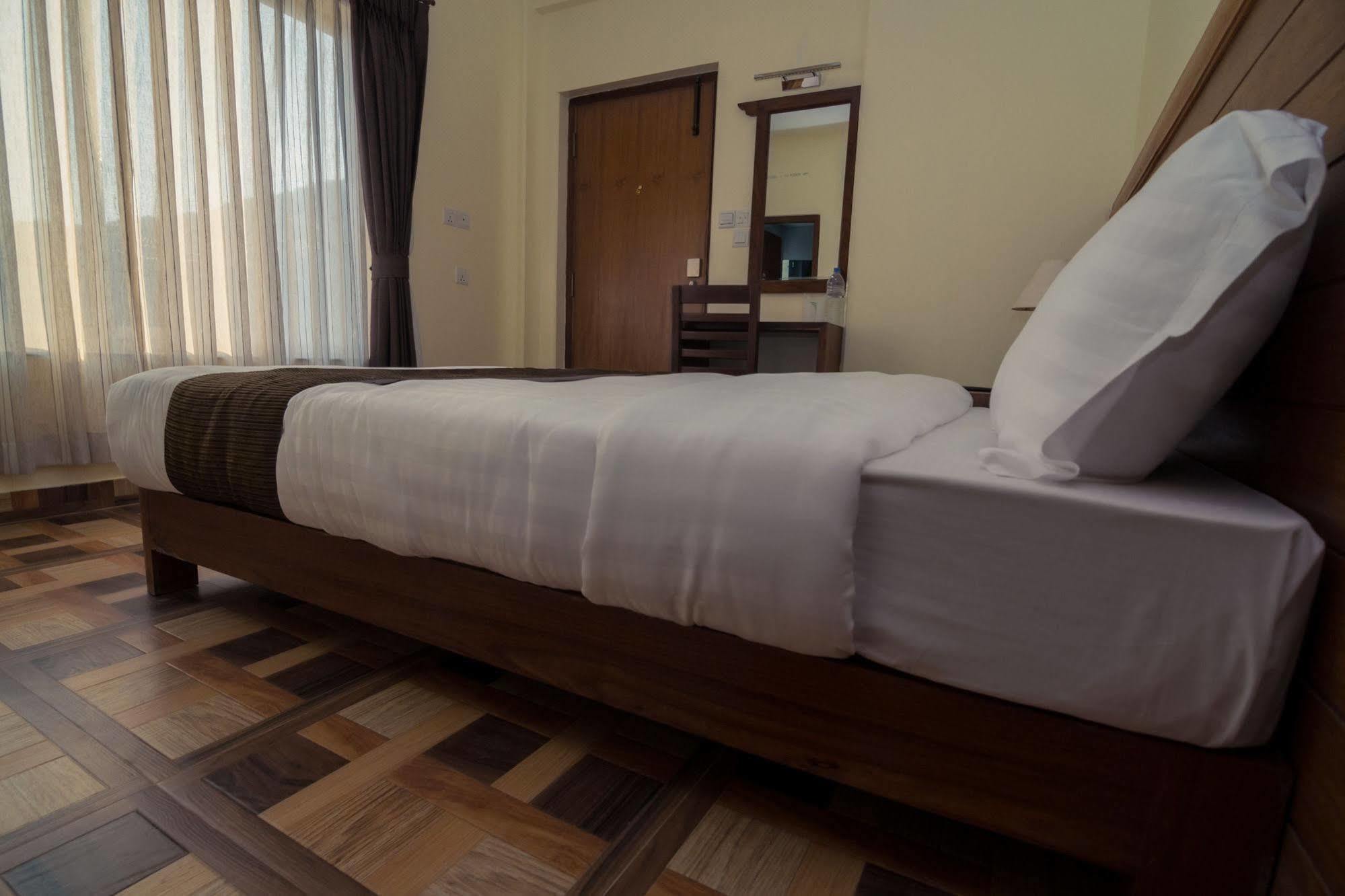 Hotel Mountain View - Lakeside פוקהרה מראה חיצוני תמונה